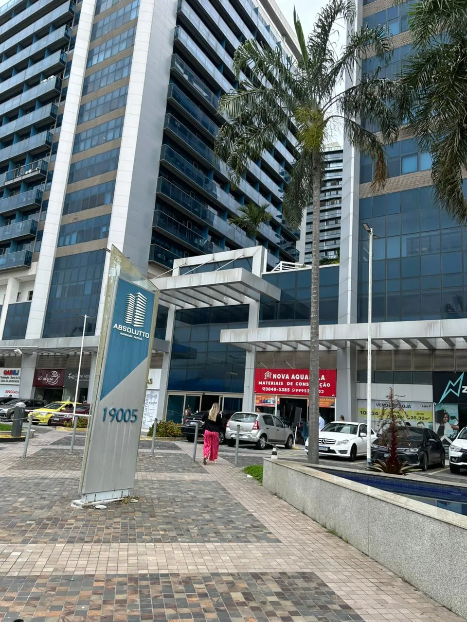Fachada diurna do Absolutto Business Towers